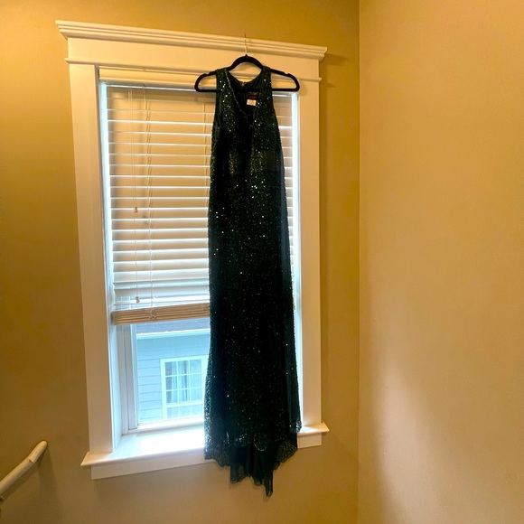 MAC DUGGAL SCALLOPED NECKLINE SEQUINED EVENING GOWN - Picture 3 of 5